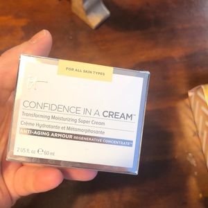 It cosmetics confidence in a cream